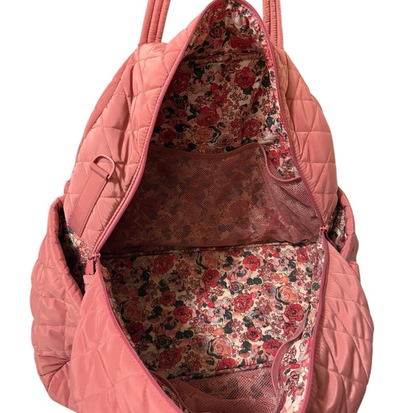 Vera Bradley Travel Bag for Stylish Adventures.good condition. No long straps - Picture 6 of 14